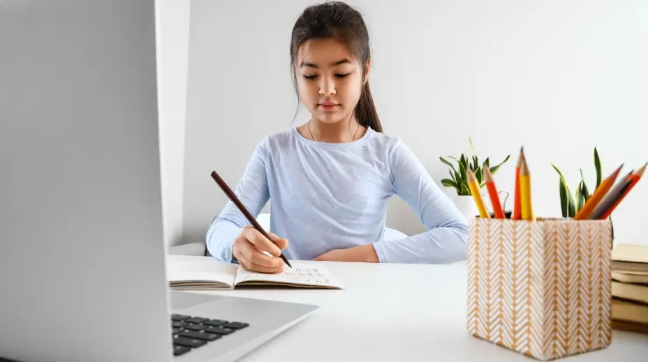 How to Build a Distraction-Free Study Routine With Online English Tutors